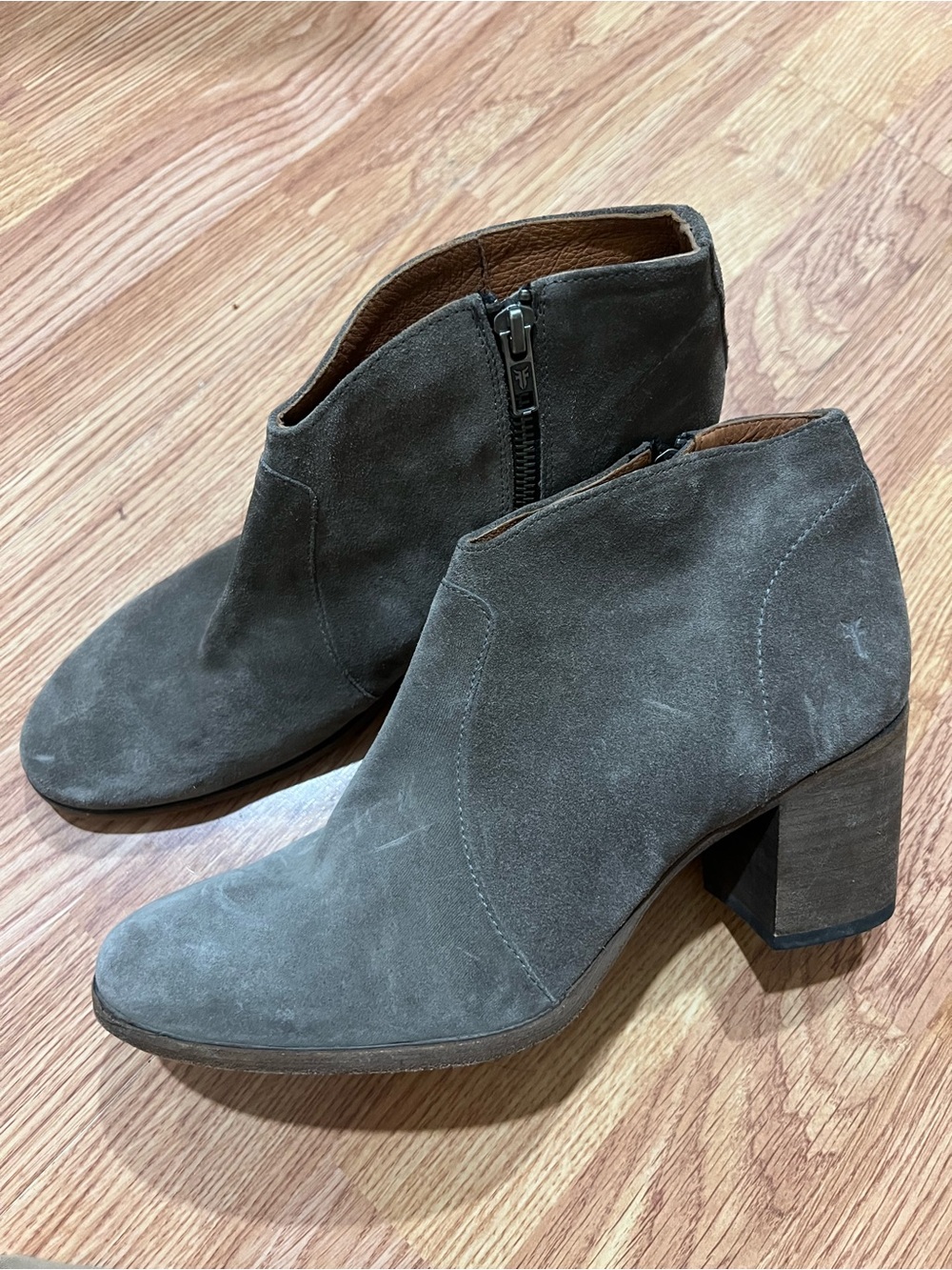 Frye Nora Zip Short Boots
Elephant Grey Soft Oiled Suede